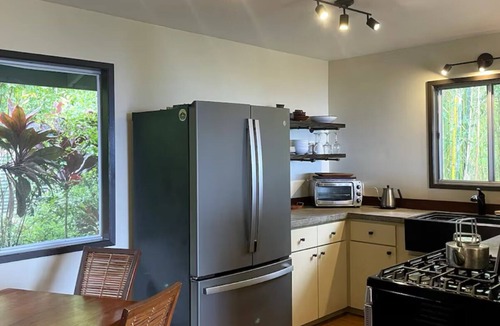 Honaunau-Napoopoo Apartment | Charming 2-bedroom apartment on beautiful farm in Honaunau with WiFi