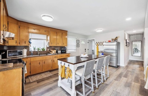 Stevensville Cottage | Charming 2-bedroom waterfront cottage in peaceful Stevensville with AC, WiFi