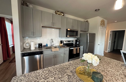 Summerville Apartment | Charming 2-bedroom apartment in delightful Summerville with WiFi, AC