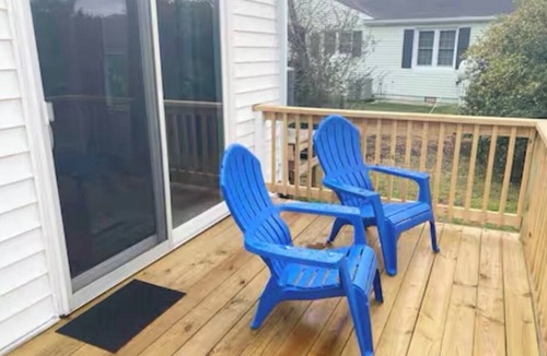 White Stone House | Charming 2-bedroom house with WiFi, AC in welcoming White Stone