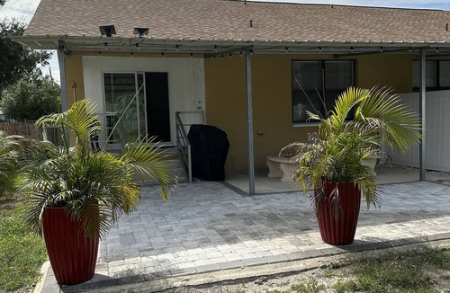 Mineral Villa | Charming 2-bedroom villa with AC and WiFi in peaceful Ruskin