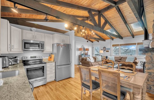 Blowing Rock Cottage | Charming 2BR Cabin w/Amazing Views! Minutes to Boone & Blowing Rock