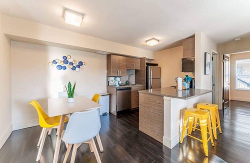 Riverside Apartment | Charming 2BR king beds suite next to DT w/pool