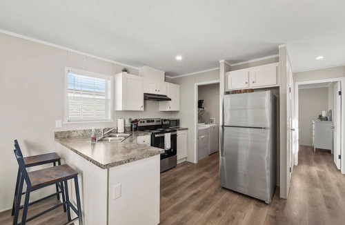 Warren House | Charming 2BR Warren House