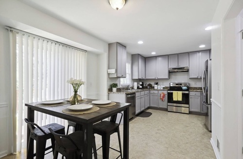 Stone Mountain House | Charming 3-bedroom house with WiFi and AC in Stone Mountain