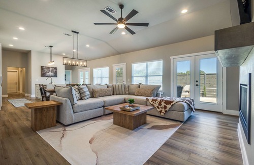 Denton House | Charming 3-bedroom home in Hickory Creek