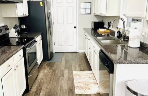 Apex House | Charming 3-bedroom 3-full bath pet and family friendly house in Apex