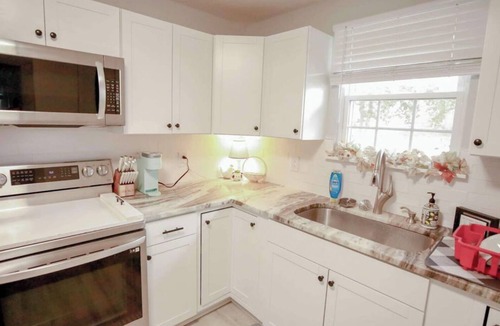 Gracewood House | Charming 3-bedroom farmhouse with Longhorns and Chickens! 30 Acres of Land