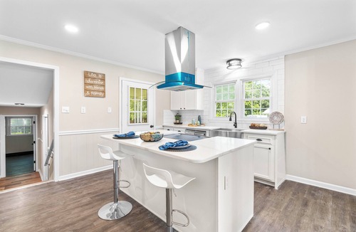 Gorman House | Charming 3-bedroom farmhouse feel in peaceful Durham/Sleeps 10