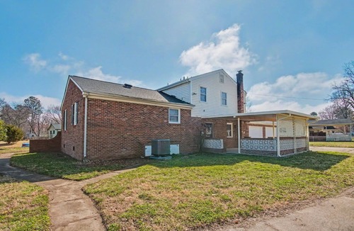 Petersburg House | Charming 3-bedroom house with AC and big yard in Petersburg,VA