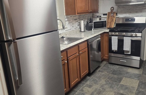 Truxton Circle House | Charming 3-bedroom house /guest parking available