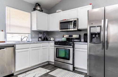 Southeast Arlington House | Charming 3-bedroom house in lovely Arlington with AC