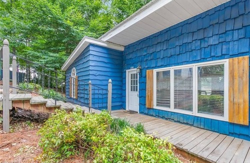 Southmont House | Charming 3-bedroom home on beautiful High Rock Lake with Private Boat Dock