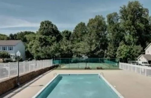 Elkridge House | Charming 3-bedroom house with vaulted ceiling and basement in Elkridge