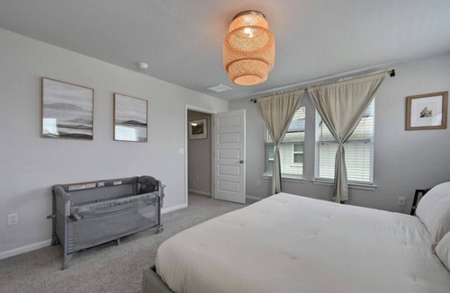 Austin House | Charming 3-bedroom house with fabulous Hillview