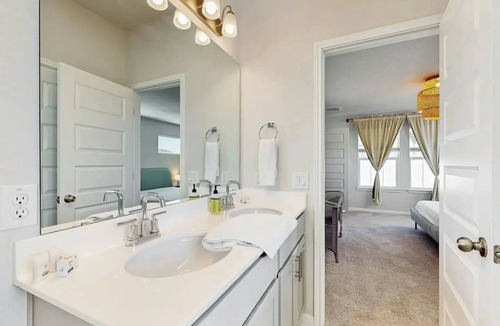 Austin House | Charming 3-bedroom house with fabulous Hillview