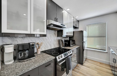 Austin House | Charming 3-bedroom house with an Amazing pool and Outdoor Hangout Area