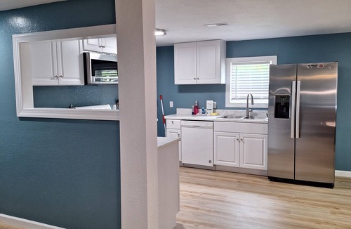 Grandy House | Charming 3-bedroom house with WiFi and AC in Grandy