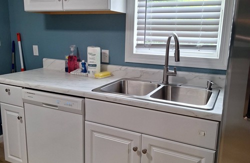 Grandy House | Charming 3-bedroom house with WiFi and AC in Grandy