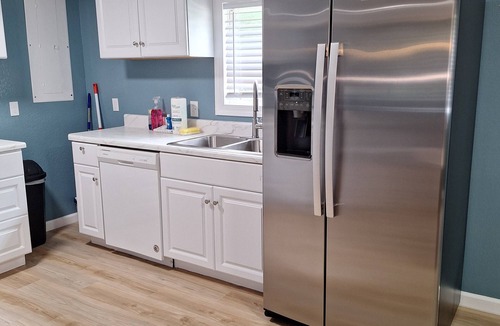 Grandy House | Charming 3-bedroom house with WiFi and AC in Grandy