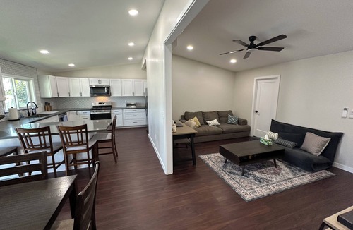 Kailua House | Charming 3-bedroom house with a pool and AC in beautiful Kailua