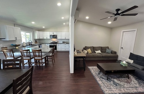 Kailua House | Charming 3-bedroom house with a pool and AC in beautiful Kailua