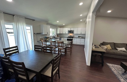 Kailua House | Charming 3-bedroom house with a pool and AC in beautiful Kailua