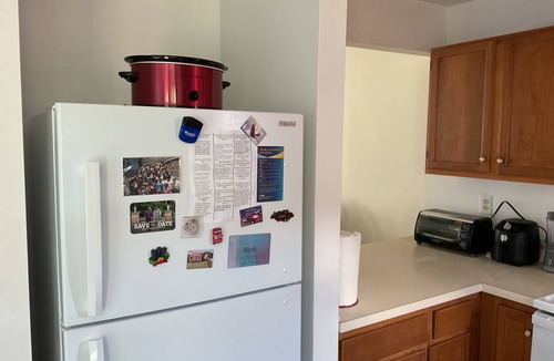 Burtonsville House | Charming 3-bedroom townhome with WiFi, AC in tranquil Burtonsville