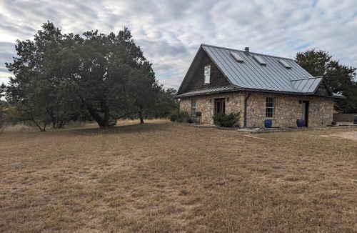 Round Mountain House | Charming 3-bedroom home in peaceful Round Mountain w/WiFi, AC, & great outdoors