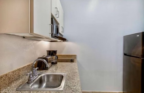 Beaumont Hotel | Charming 3 - Units Perfect for Dining at Crazy Cajun – Steps Away!
