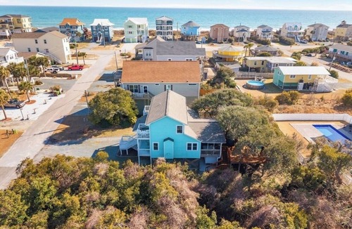 Ocean City Beach House | Charming 3-bed, 3.5-Bath Coastal Retreat, N. Topsail, Large Deck. Pet-Friendly