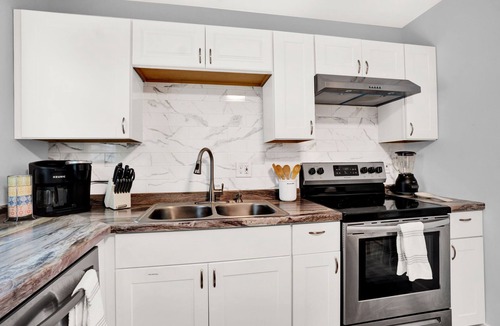 Charlotte House | Charming 3Bdrm 2Bath Home - Fenced - 5 Min to Uptown