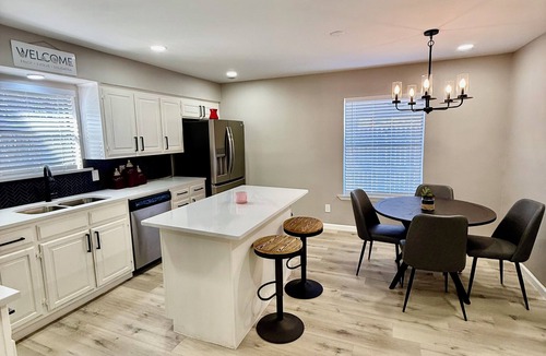 Grand Prairie House | Charming 3BR home with big yard, across park and lake in Grand Prairie