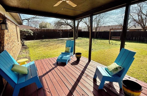 Grand Prairie House | Charming 3BR home with big yard, across park and lake in Grand Prairie