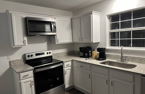 Huntcliff House | Charming 4-bedroom house with WiFi and AC in brilliant Columbia