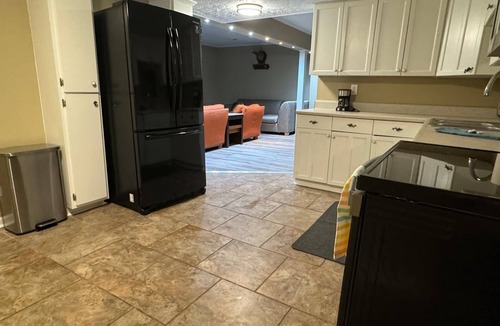 Jackson Cottage | Charming 4-bedroom Lakeshore cottage