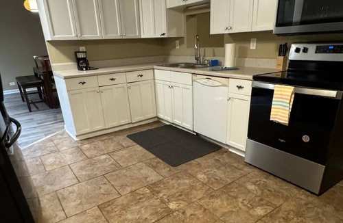 Jackson Cottage | Charming 4-bedroom Lakeshore cottage