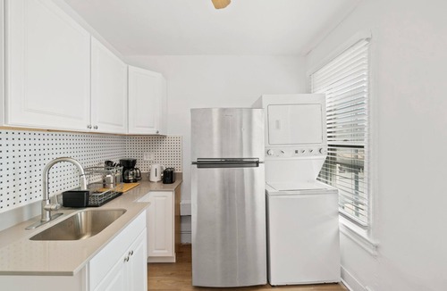 Pleasant Plains House | Charming 4-bedroom townhome in fabulous Washington with AC, WiFi