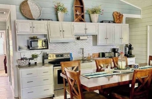 Anacoco House | Charming 7-bed, 3 bath lakefront home on South Toledo Bend in Anacoco, LA