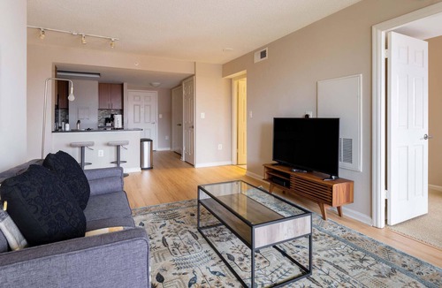Radnor - Fort Myer Heights Apartment | Charming Arlington 1BR Apt w/Gym, 5mi to Dtwn DC