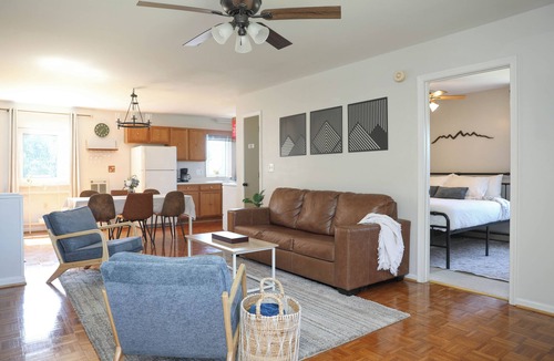 North Garden House | Charming Barndominium with Beautiful Mountain Views & Hot tub! Pets Welcome!