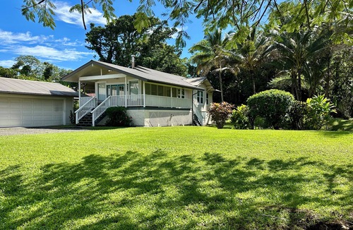 Hilo House | Charming Beach House @ Richardson Beach Park, Hilo’s Premier Beach