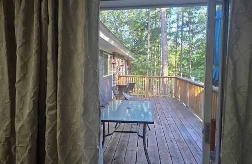 Malvern House | Charming Blue Horizen 4-bedroom house with AC in quaint Malvern