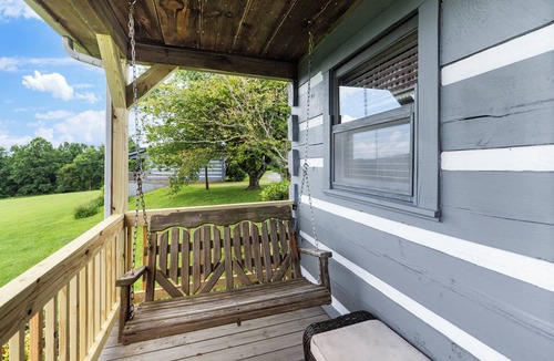 Fancy Gap Cabin | Charming Blue Ridge Cabin with Jacuzzi and Mountain Views-Cabin 2