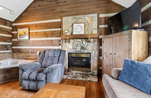 Fancy Gap House | Charming Blue Ridge Cabin with Jacuzzi and Mountain Views-Cabin 2