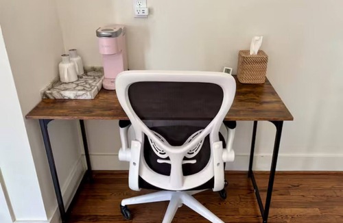 Washington Ave./ Memorial Park Apartment | Charming Boho Getaway En Suite Room with Private Entrance