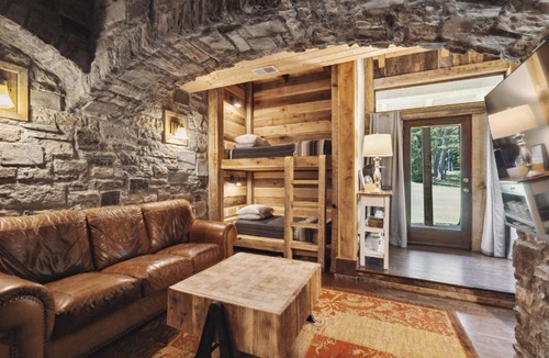 Franklin Apartment | Charming Bunkhouse at Dark Horse Retreat