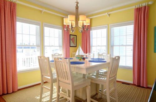 Holden Beach House | Charming Cabin Getaway with Lovely Views near Raleigh, North Carolina