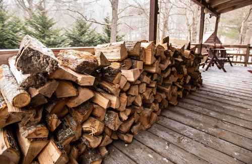 Cattail Creek Cabin | Charming Cattail Cabin Nestled in the Mountains