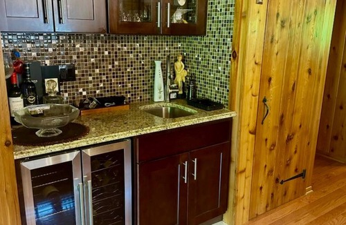 Roxbury Ski Chalet | Charming chalet with 5 bedrooms and WiFi, in peaceful Roxbury